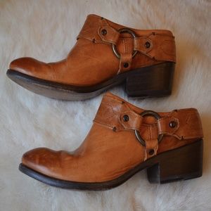 FRYE Carson Leather Harness Slip On Mules sz 6.5B